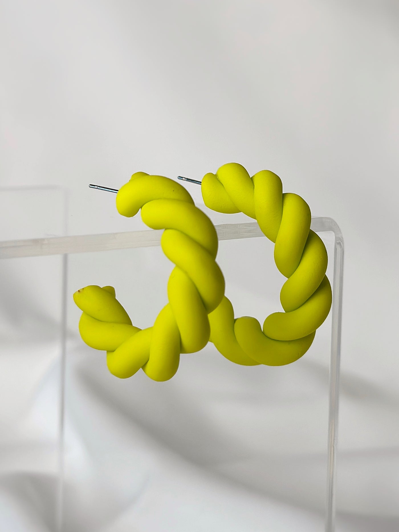 Argola Entrelaçada Mini